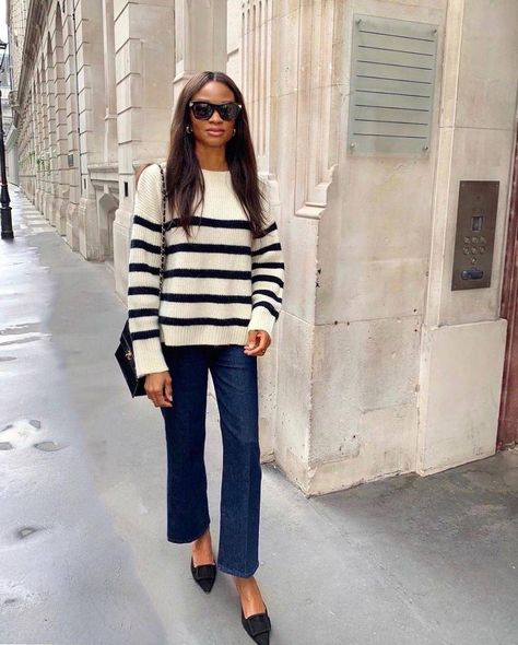 4 Spring 2022 Jean Trends Everyone Will Wear | Who What Wear UK Outfits With Dark Blue Jeans, Dark Blue Jeans Outfit, Dark Jeans Outfit, Striped Sweater Outfit, September Outfits, Oversized White Shirt, Blue Jean Outfits, White Striped Sweater, Jean Trends