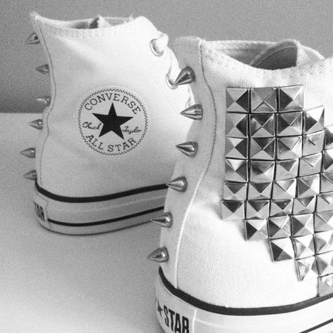 White Converse high top sneakers with silver pyramid studs at sides and silver cone spikes along back.. DIY the look yourself: http://mjtrends.com/pins.php?name=studs-and-spikes-for-sneakers Zapatillas All Star, Studded Converse, Mode Shoes, Studs And Spikes, All Stars Converse, Backstreet Boys, Converse Sneakers, Diy Shoes, Crazy Shoes