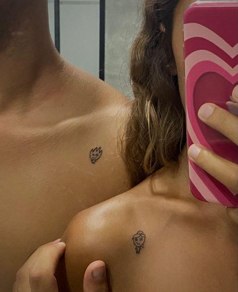 Hidden Women Tattoos, Cute Small Tattoos For Couples, Match Tattoos Couples, Minimalist Tattoo For Couples, Matching Tattoos Behind Ear, Matching Tattoo For Couples, Tattoo In Thigh, Minimalist Matching Tattoos Couple, Matching Couple Tattoos Minimalist