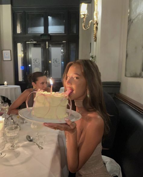 Isabelle Mathers, Birthday Cake Pictures, Birthday Goals, Cute Birthday Pictures, Cute Birthday Ideas, Birthday Babe, Magical Night, Bday Girl, Cake Pictures