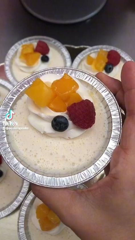 Mexican Fruit, Dessert Cups Recipes, Fruit Cup, Gelatin Recipes, Mexican Snacks, Mexican Dessert Recipes, Mexican Food Recipes Easy, Easy Baking Recipes Desserts, Food Videos Desserts