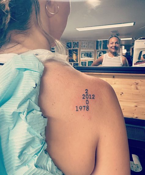 Un premier tatouage plein d’amour ! 💝💗💞 Un petit tatouage discret et symbolique célèbre les liens familiaux : les années de naissance des membres de la famille entrelacées dans un jeu de mots croisés original.❤️ Un clin d’œil tendre et unique à l’histoire qui les unit, gravé à jamais sur la peau.🌟⭐️💫 https://www.creationskaditattoo.com #tatouage #premiertatouage #famille #amour #symbolique #anneesdenaissance #motscroisés #histoire #lien #uniqueaujourdhui #art #oeuvre Tattoos, On Instagram