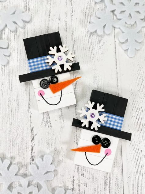 Jenga Block Ornaments, Wood Block Snowman, Easy Diy Ornaments, Block Snowman, Block Ornaments, Tree Blocks, Snowman Blocks, Fun Winter Crafts, Orange Craft