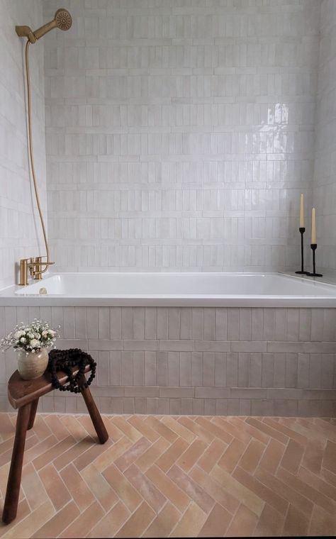 Bathroom Tile Ideas Natural, Terracotta White Bathroom, Non Tiled Bathroom, Organic Tile Bathroom, Tiled In Bath, Texture Bathroom Tiles, Brick Tile Bathroom, Terracotta Bathroom Ideas, Bathroom Tiles White