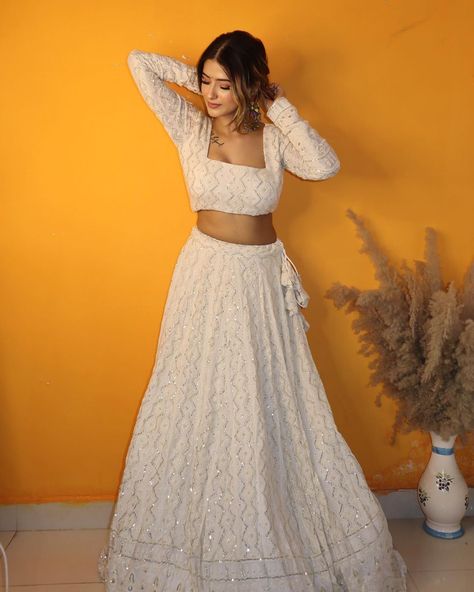 White Chikankari Lehenga, Isha Borah, Chikankari Lehenga, Fashionable Saree, Trendy Outfits Indian, Outfits Indian, Lehenga Designs Simple, Fashionable Saree Blouse Designs, Flower Wallpapers