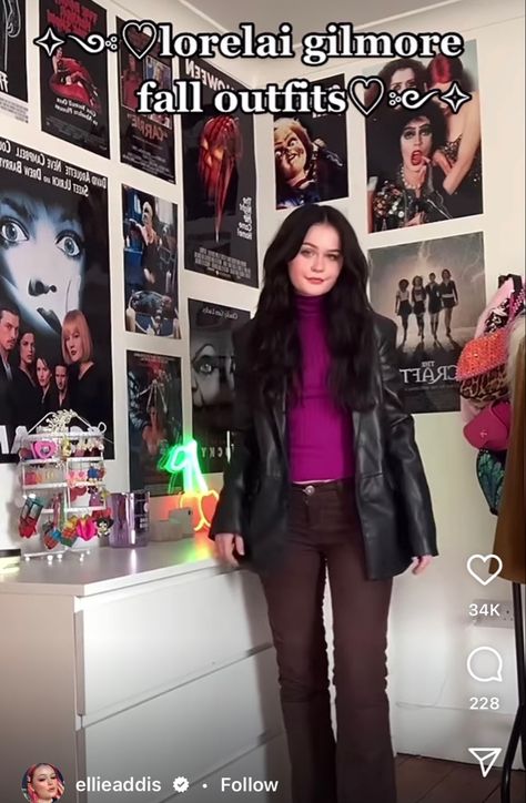 Credit: @ ellieaddis tiktok/reel Black leather blazer, low/mid rise brown jeans, bright purple turtleneck 90s Black Blazer Outfit, Lorelai Gilmore Leather Blazer, Purple Turtleneck Outfit, Turtleneck Outfit Aesthetic, Thrifty Outfits, Black Leather Blazer Outfit, Purple Turtleneck, Black Blazer Outfit, Outfit Grunge