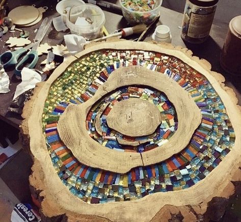 Mosaic Art Diy, Mosaic Garden Art, Mosaic Art Projects, Mosaic Madness, Mosaic Tile Art, Glass Mosaic Art, Easy Wood Projects, Easy Wood, Mosaic Artwork