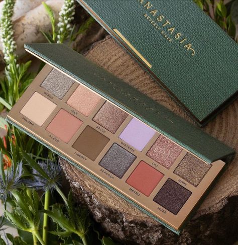 Anastasia Beverly Hills Nouveau, One Size Makeup, Product Wishlist, Cosmetics Ideas, Skin Care Stuff, Miss Claire, Makeup Tumblr, Passenger Princess, Dream Makeup