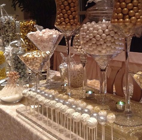 Candy bar! Elegant Candy Bar, Silver Candy Buffet, Wedding Arab, Vintage Candy Bar, Gold Candy Bar, Vintage Candy Bars, Birthday Desert, Champagne Wedding Colors, Wedding Shower Cakes