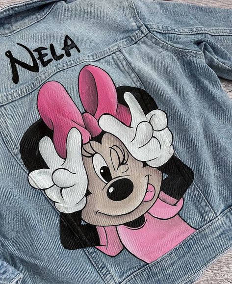 Denim Art Painting, Painted Denim Jacket Ideas, Paint Denim Jacket, Denim Jacket Diy Paint, Custom Jeans Diy, Fabric Paint Diy, Diy Denim Jacket, Painted Clothes Diy, Disney Jacket