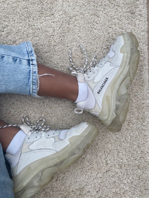 Chunky Sneakers Aesthetic, Balenciaga Triple S White, Balenciaga Triple S Clear Sole, Sneakers Aesthetic, Shoes Chunky, Chunky Shoes, Balenciaga Triple S, Chunky Sneakers, Nike Huarache