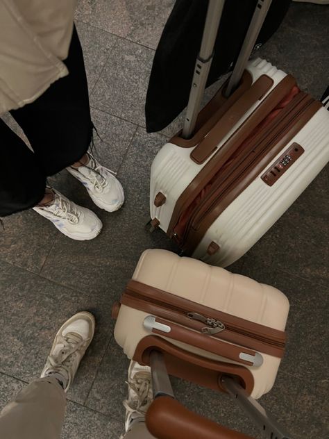 Suit Cases Aesthetic, Suit Cases Travel Cute, Travel Suitcase Aesthetic Airport, Suit Case Travel Luggage Sets, Beige Aesthetic Travel, Suit Case Aesthetic, Suitcases Aesthetic, Baggage Aesthetic, Suit Cases Travel