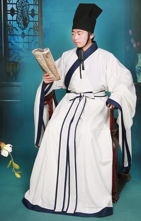 A white and dark blue Shenyi, complete with a tall hat. Historical Chinese Clothing, Japan Clothing, Dynasty Clothing, Chinese Traditional Costume, Ancient Chinese Clothing, Chinese Traditional Clothing, Mens Formal Wear, Song Dynasty, Clothing Men