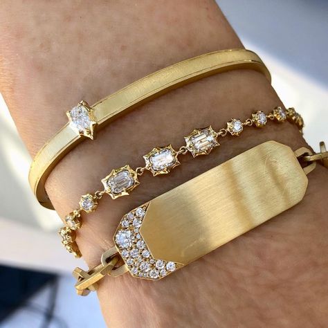 Jade Trau Bangles Making, Mens Gold Bracelets, Bangles Jewelry Designs, Vintage Silhouette, Gold Bangles Design, Bangle Designs, Gorgeous Jewelry, Simple Jewelry, Diamond Bracelets