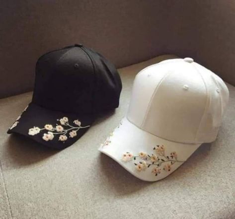 Penyimpanan Makeup, Bone Bordado, Sulaman Pita, Topi Snapback, Clothes Embroidery Diy, Embroidery Lessons, Embroidery Caps, Diy Embroidery Designs, Pola Sulam