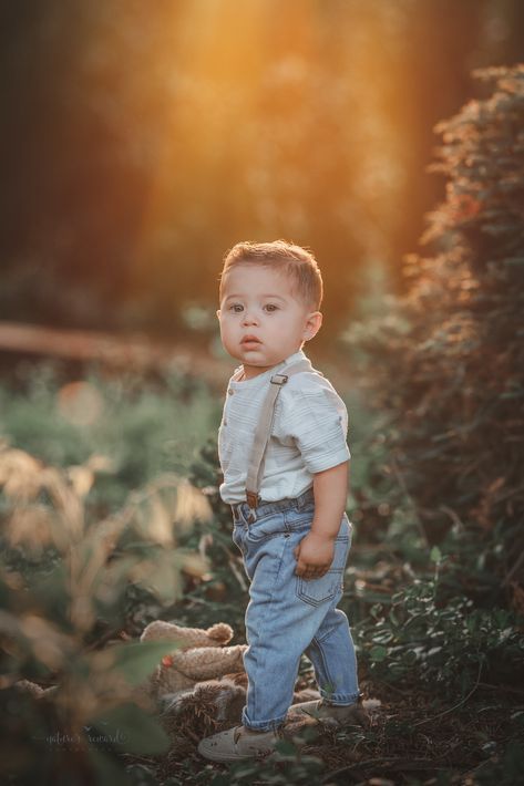 Toddler baby boy in suspenders in a park setting- a portrait by Nature’s Reward Photography. Toddler Boy Photography, Birthday Photoshoot Ideas Boys, Toddler Portraits, Toddler Poses, Baby Birthday Photoshoot, Toddler Pictures, Toddler Baby Boy, Boy Photo Shoot