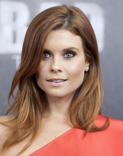 Joanna Garcia Swisher, Joanna Garcia, Sweet Magnolias, Bad Teacher, Hollywood Celebrity, Auburn Hair, Latest Movie, Movie Review, Grunge Hair