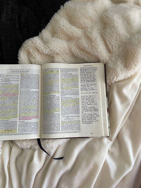 quiet time reading. bible study ideas. bible notes. Bible Quiet Time Aesthetic, Quiet Time With God Aesthetic, Quiet Time Aesthetic, Quiet Lifestyle, Quiet Life Aesthetic, Morning Bible Study, Christian Aesthetics, Bible Study Ideas, Quiet Time With God