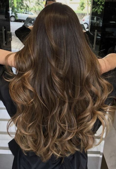 Hairstyle Wavy, Light Brunette Hair, Rambut Brunette, Black Hair Balayage, Brown Hair Looks, Brown Hair Inspo, Brunette Hair With Highlights, Balayage Hair Dark, Hairstyles For Layered Hair