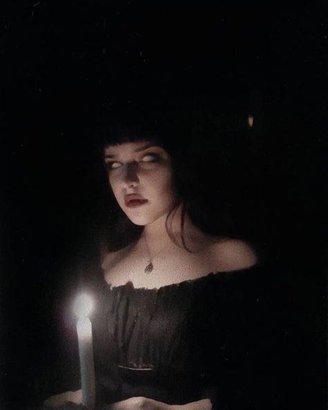 Spooky Mirror Photoshoot, Vampire Inspired Photoshoot, Witchy Self Portrait, Halloween Portrait Ideas, Spooky Aesthetic Photoshoot, Goth Portrait Photography, Halloween Inspired Photoshoot, Creepy Portrait Photography, Evil Queen Photoshoot