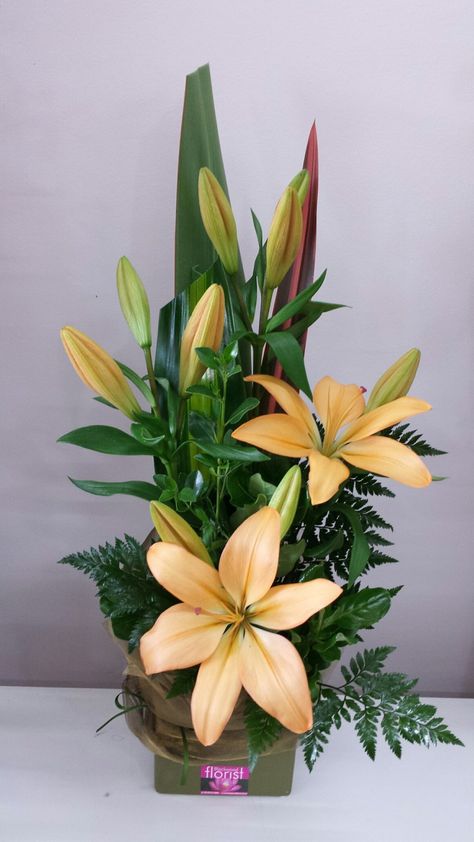 Flower Arrangements Online - Adelaide Delivery Native Flower Arrangements, Lily Flower Arrangements, Natural Flower Arrangements, Garden Flower Ideas, Florist Arrangements, Lily Arrangement, Florist Website, Native Wedding, Florist Ideas