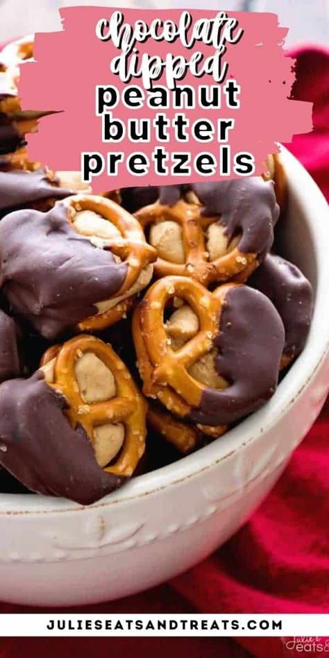 Chocolate Dipped Peanut Butter Pretzels are a quick and easy holiday treat. Peanut butter frosting in between two pretzels that are dipped in chocolate. The perfect sweet and salty combo. Once you start munching on these you won't be able to stop! Peanut Butter Pretzels, Peanut Butter Dip, Butter Pretzels, Chocolate Dipped Pretzels, Dipped In Chocolate, Peanut Butter Pretzel, Dessert Simple, Pretzels Recipe, Snack Mix Recipes