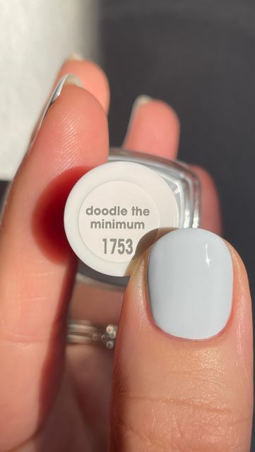 Paola ✨ Short Nails Swatches & Inspo on Instagram: "✏️ Doodle The Minimum by @essie is a white based, light gray creme nail polish with blue undertones. From the Study Tips Collection. Doodle the minimum is Limited Edition and a @target Exclusive. • ✨ I saw this nail polish on @polish.lab.rat page and I can say I was #influenced hehehe... This gorgeousness of a polish caught my eye because, it is not a blue blue but, it is not a gray gray either. So beautiful. I was buying a few things for our h Grey Toenail Polish, Light Gray Blue Nails, Light Blue Grey Nails, Light Gray Nail Ideas, Gray Short Nails, Short Gray Nails, Grey Blue Nails, Slate Nails, Light Gray Nails