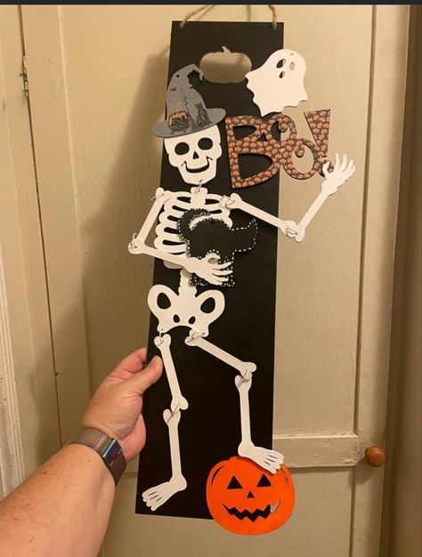 Halloween Pallet Skeleton, Dallor Tree Diy Craft Ideas Halloween, Skeleton Pallet, Dollar Tree Wood Skeleton Crafts, Skeleton Porch Sign, Dollar Store Halloween Diy, Skeleton Craft, Spooky Signs, Halloween Decorations For Kids