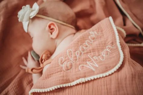 Discover the best baby gifts for new parents with this comprehensive guide! From hand-knit blankets to cotton muslin quilts, find the perfect heirloom gift that will be treasured forever. These gifts are not just cute and functional but also come from ethical brands with fair labor practices. Give the ultimate baby gift with this guide. #babygift #newborngift #babyshowergift Girl Mom Shirt, Muslin Baby Blankets, Green Blanket, Chain Stitch Embroidery, Heirloom Gifts, Muslin Baby, Toddler Blanket, Burp Cloth Set, Baby Swaddle Blankets