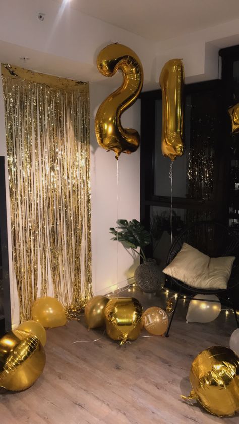 Hostel Birthday Ideas, Simple Hotel Birthday Decor, 40th Birthday Hotel Room Decorations, Black And Gold Hotel Room Birthday Decorations, Birthday Setup For Boyfriend, Hostel Birthday Room Decoration, Happy Birthday Hotel Room Decor, 27 Birthday Ideas, Hotel Room Decoration