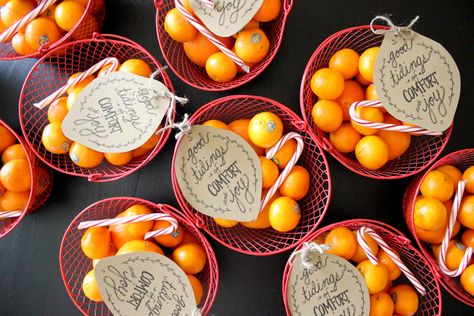 Neighbor Gifts dollar store baskets & oranges Homemade Christmas Ideas, Orange Gift Basket, Christmas Neighbor Gifts, Sunshine Committee, Gift Homemade, Pr Kit, Gifts Baskets, Fruit Basket Gift, Teacher Appreciation Gifts Diy