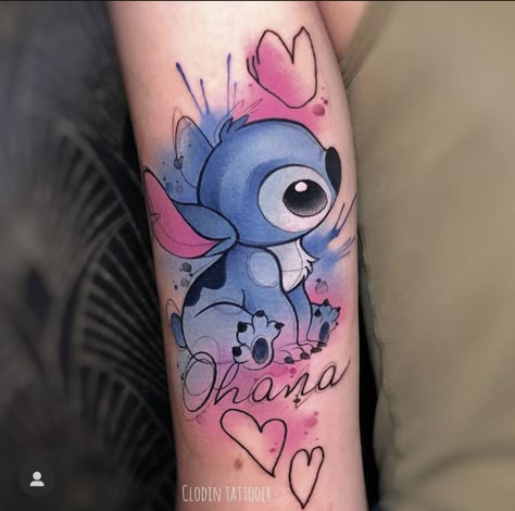 Disney Stitch Tattoo, Lilo And Stitch Tattoo, Disney Inspired Tattoos, Tatoo 3d, Ohana Tattoo, Disney Tattoo Ideas, Disney Sleeve Tattoos, Tattoo Disney, Disney Sleeve