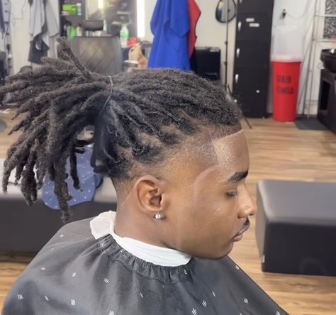 Front Taper Dreads, Free Form Dreads Men Fade, Drop Fade Dreads, Temp Fade With Dreads, Dredlocs Style Men, Full Head Dreads, Freeform Dreads Taper, Men’s Dyed Locs, Men’s Dyed Dreads