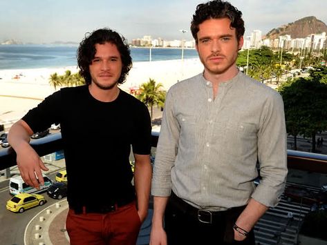 Richard Madden & Kit Harington promote Game of Thrones in Brazil: ohnotheydidnt — LiveJournal Game Of Thrones Cast, Robb Stark, Game Of Thrones Funny, Got Memes, Gra O Tron, Reality Shows, Richard Madden, Kit Harington, A Song Of Ice And Fire