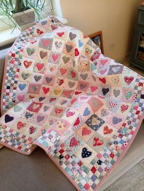 Patchwork Sofa, Heart Quilt Pattern, Appliqué Quilts, Baby Patchwork Quilt, Quilt Modernen, Childrens Quilts, Scrap Quilt Patterns, Cute Quilts, Patchwork Quilt Patterns