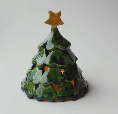 By Grethe Nordskog Holiday Pottery, Clay Christmas Decorations, Ceramic Christmas Decorations, Pottery Ornaments, Kids Pottery, Pottery Handbuilding, Christmas Clay, Diy Ceramic, Ceramic Christmas Trees