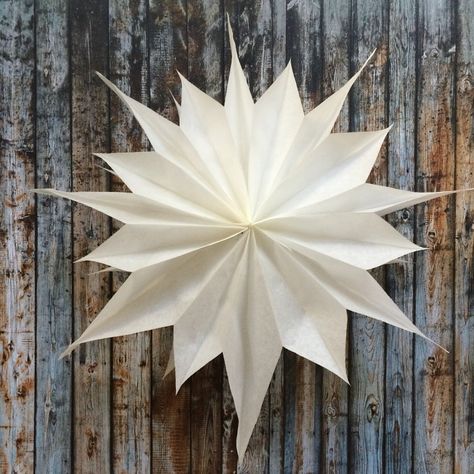 Paper Bag Stars, Night Of Worship, Paper Cardboard Crafts, Stars Video, Kids Christmas Crafts Easy, Christmas Activities For Families, Paper Bag Crafts, Christmas Star Decorations, Christmas Stars