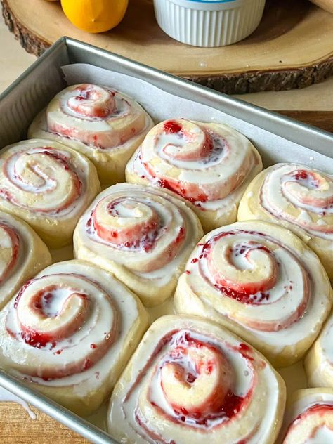 The Softest Raspberry Lemon Rolls - Recipe Lemon Raspberry Rolls, Lemon Sticky Buns, Raspberry Turnovers, Raspberry Rolls, Raspberry Danish, Lemon Rolls, Raspberry Cream Cheese Frosting, Custard Buns, Raspberry Coffee