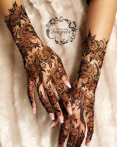 Tanzeela в Instagram: «It’s 1am... but it’s never to late to upload! For all the late birds like me 😋 this was for my beautiful bride Nafisa @nafk9 #henna…» Hina Hands, Mehndi Aesthetic, Arm Henna, Henna Hand Designs, Front Mehndi, New Henna Designs, Unique Henna, Arabic Henna Designs, Floral Henna Designs