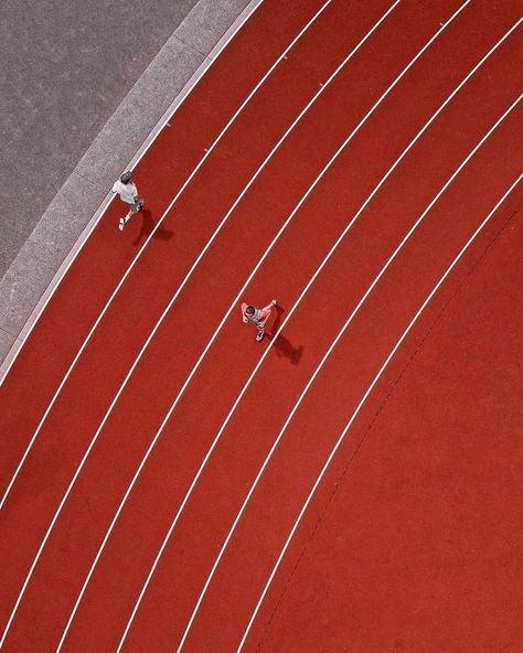 Track And Field Poster, Track N Field, Field Aesthetic, Sport Vibes, Running Aesthetic, Athlete Motivation, Athletics Track, Bloke Core, Stylish Couples