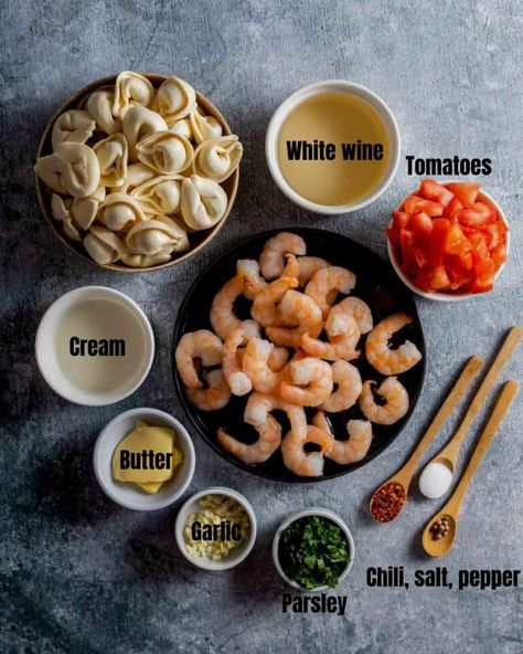 This creamy shrimp scampi tortellini has all the stuff...butter, garlic, cheesy tortellini, white wine lemon juice...plus its on the table in less than 20 minutes! Who doesn't love a good buttery, lemony, garlicky pasta studded with big, fresh, succulent shrimp? Tortellini And Shrimp Recipes, Shrimp And Tortellini Recipes, Shrimp Tortellini Recipes, Shrimp Ravioli Recipe, Garlicky Pasta, Shrimp Tortellini, Creamy Shrimp Scampi, Scampi Sauce, Cheesy Tortellini