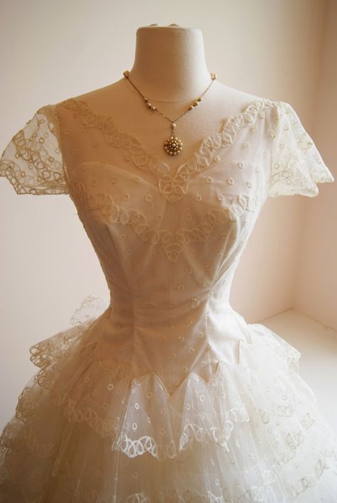 1950s Tea Length Wedding Dress, Vintage 50s Wedding, 50s Wedding Dress, Wedding Dresses 50s, 50s Wedding, 1950s Wedding Dress, Vintage Clothing Boutique, Tea Length Wedding, Gaun Fashion