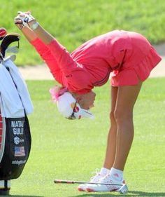 Professional golfer Natalie Gulbis Stretches during a match Golf Chipping Tips, Golf Stretching, Golf School, Golf Chipping, Golf Drills, Golf Club Sets, Golf Tips For Beginners, Golf Exercises, Club Face