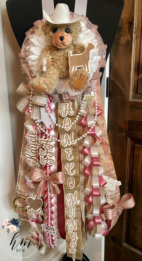 Rose gold & burlap single homecoming mum. Contact us today for your custom mum! #homecoming #homecomingmum #hoco22 Mum Homecoming, Senior Year Things, Sr 25, Mum Ideas, Homecoming Mums Diy, Mums Homecoming, Stitch And Angel, Homecoming Mums, Stitch Disney