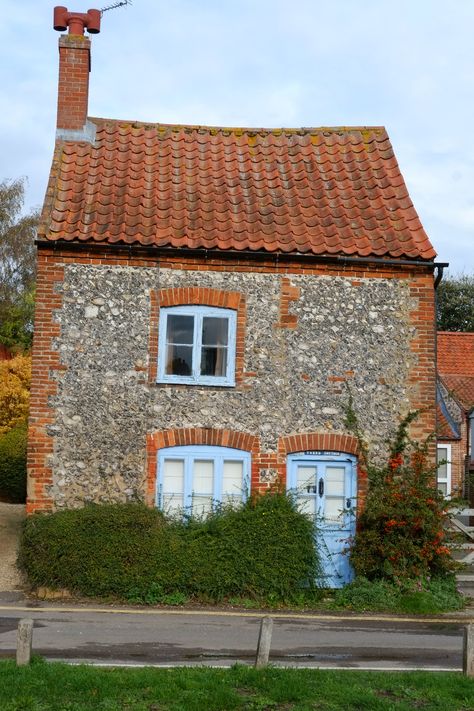 https://flic.kr/p/2nZAFk8 | Tweed Cottage @ Burnham Market Norfolk. | Why this tiny Norfolk cottage is worth over half a million pounds!! This compact looking cottage, in the heart of Burnham Market, Norfolk, may look rather modest and unassuming, but its value is quite the opposite. Tweed Cottage is a two bedroom, detached property fitted with period features including an original fireplace and internal doors. It also has a private rear garden.A Grade II Listed Building in Burnham Market, Norf Burnham Market, Original Fireplace, Norfolk Cottages, Million Pounds, Listed Building, Village Life, Internal Doors, Residential Architecture, Two Bedroom