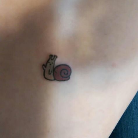 Adventure time snail Mini Snail Tattoo, Slug Tattoo Cute, Snail Tattoo Simple Cute, Adventure Time Stick And Poke, Adventure Time Bee Tattoo, Adventure Time Snail Tattoo, Small Adventure Time Tattoo, Adventure Time Tattoo Simple, Snail Tattoo Simple