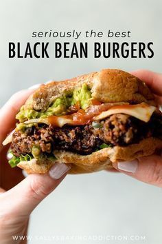 Vegetarische Diners, Veggie Burgers Recipe, Bean Burgers, Black Bean Burgers, Bean Burger, Vegan Burgers, Tasty Vegetarian Recipes, God Mat, Idee Pasto Sano