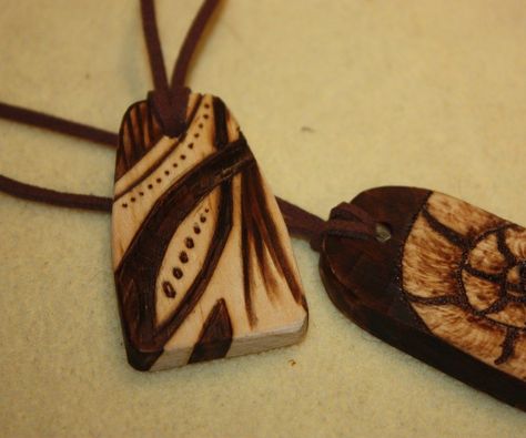 Hand Carved Jewelry, Driftwood Jewelry, Wood Pallet Art, Wood Burning Crafts, Wood Burning Patterns, Wood Burning Art, Crafts To Make And Sell, Necklace Pendants, Wooden Pendant