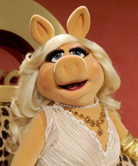 10 Unforgettable Beauty Lessons We Learned From Miss Piggy | StyleCaster Miss Piggy, Hair