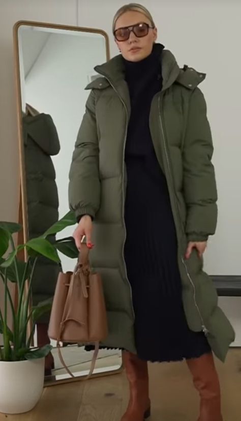 Long Green Puffer Jacket Outfit, Green Winter Coat Outfit, Puffy Coat Outfit, Long Puffer Coat Outfit, Maxi Coat Outfit, Green Puffer Jacket Outfit, Brown Puffer Jacket Outfit, Puffer Jacket Outfit Winter Style, Jacket Over Dress